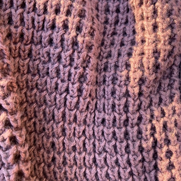 Universal Thread Sweater - Picture 4 of 6